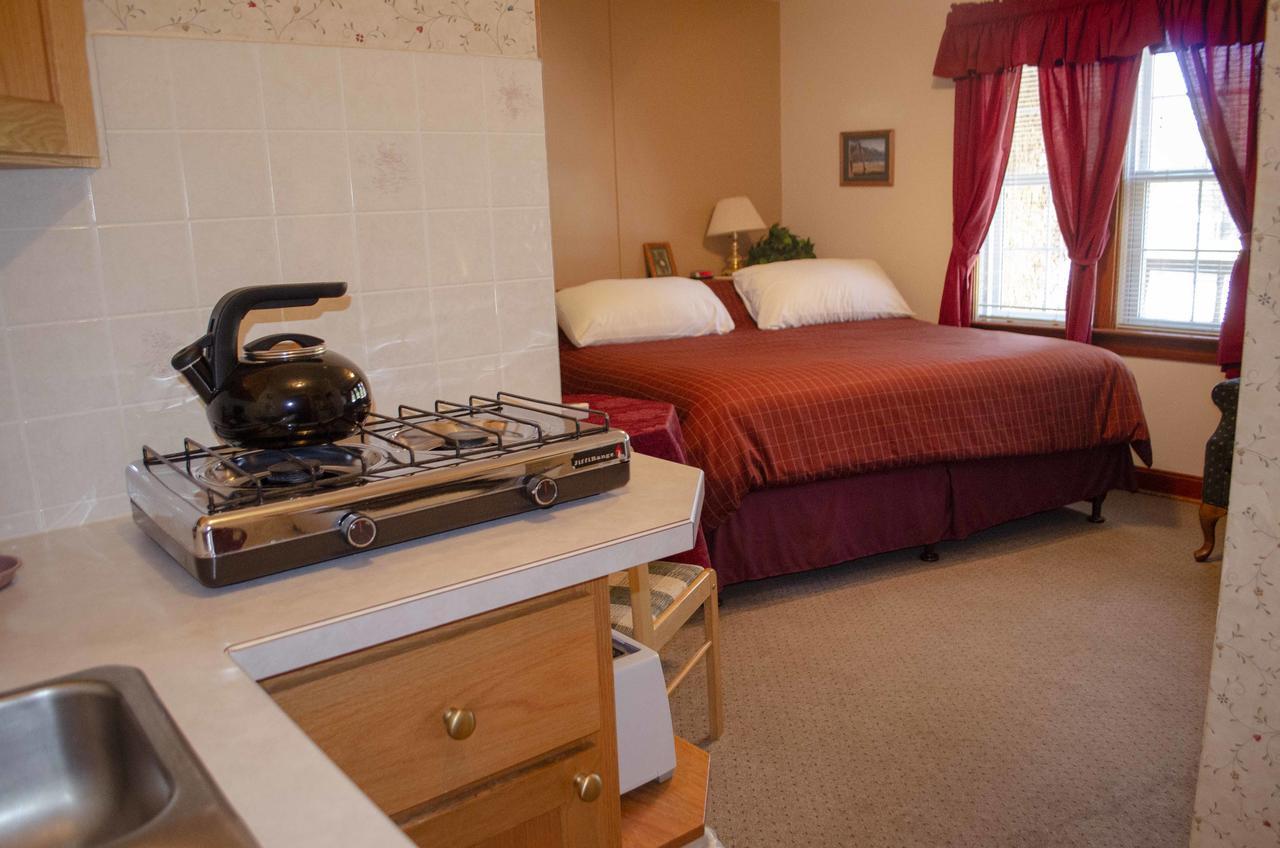 Crandell Mountain Lodge Уотъртън Парк Екстериор снимка