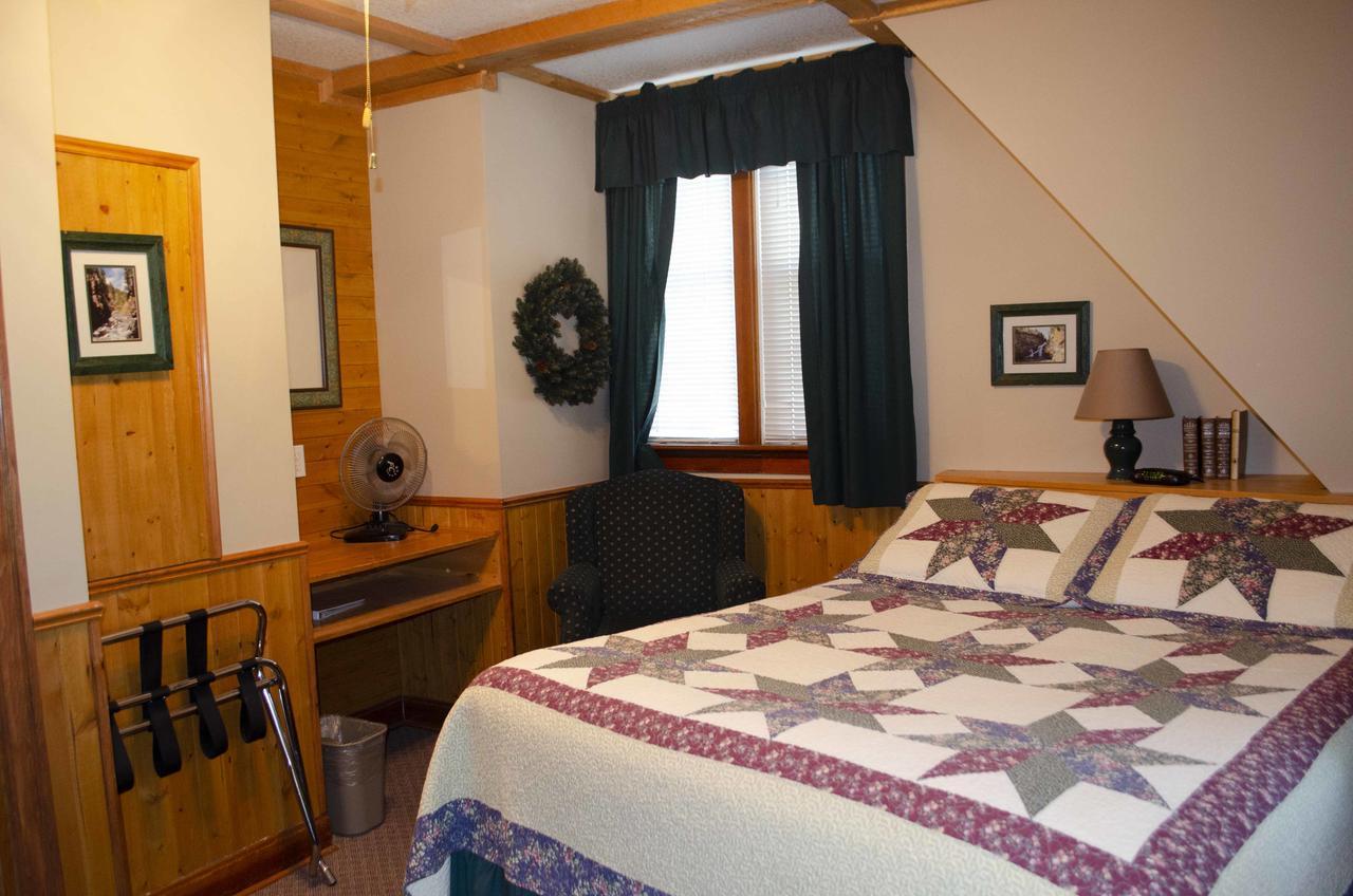 Crandell Mountain Lodge Уотъртън Парк Екстериор снимка