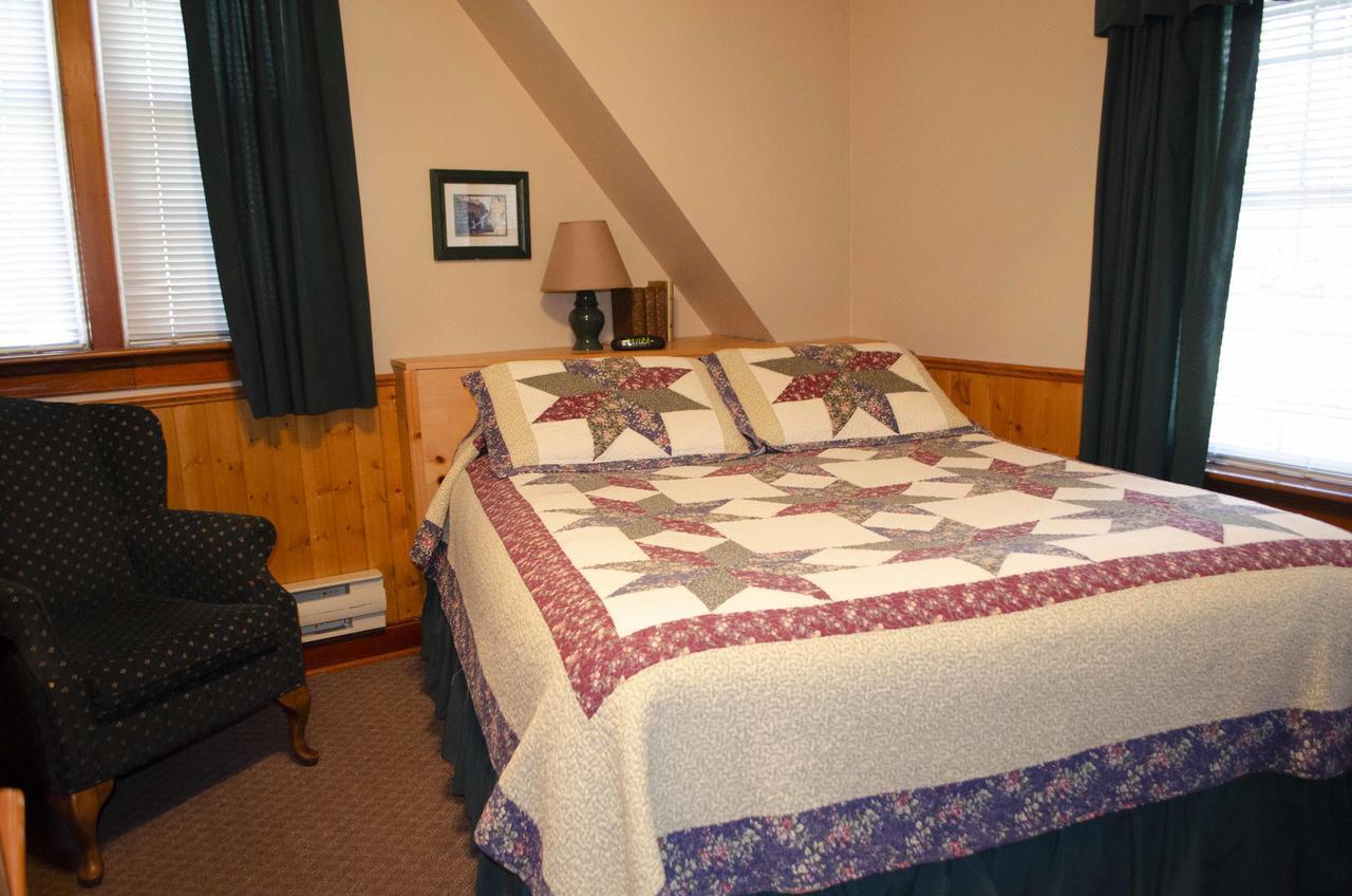 Crandell Mountain Lodge Уотъртън Парк Екстериор снимка