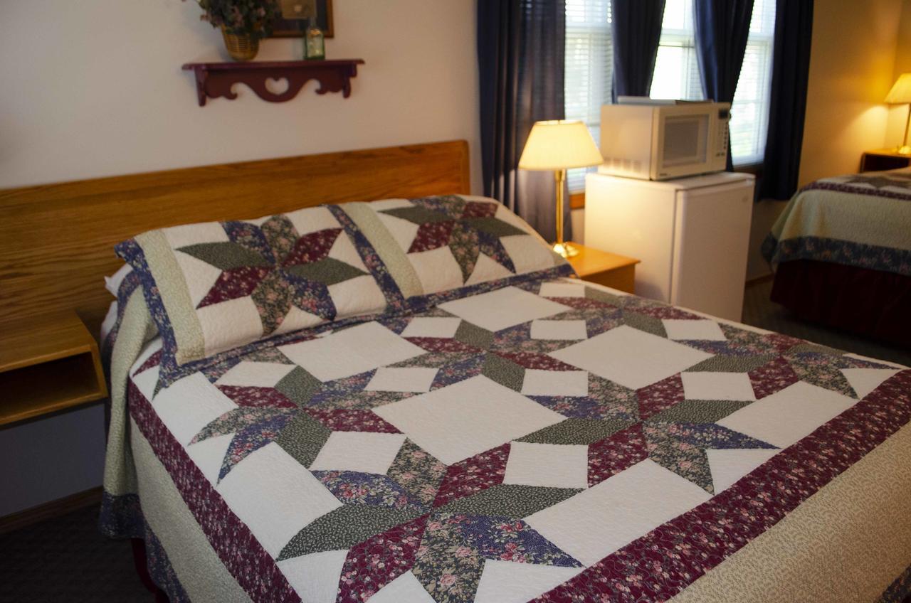 Crandell Mountain Lodge Уотъртън Парк Екстериор снимка