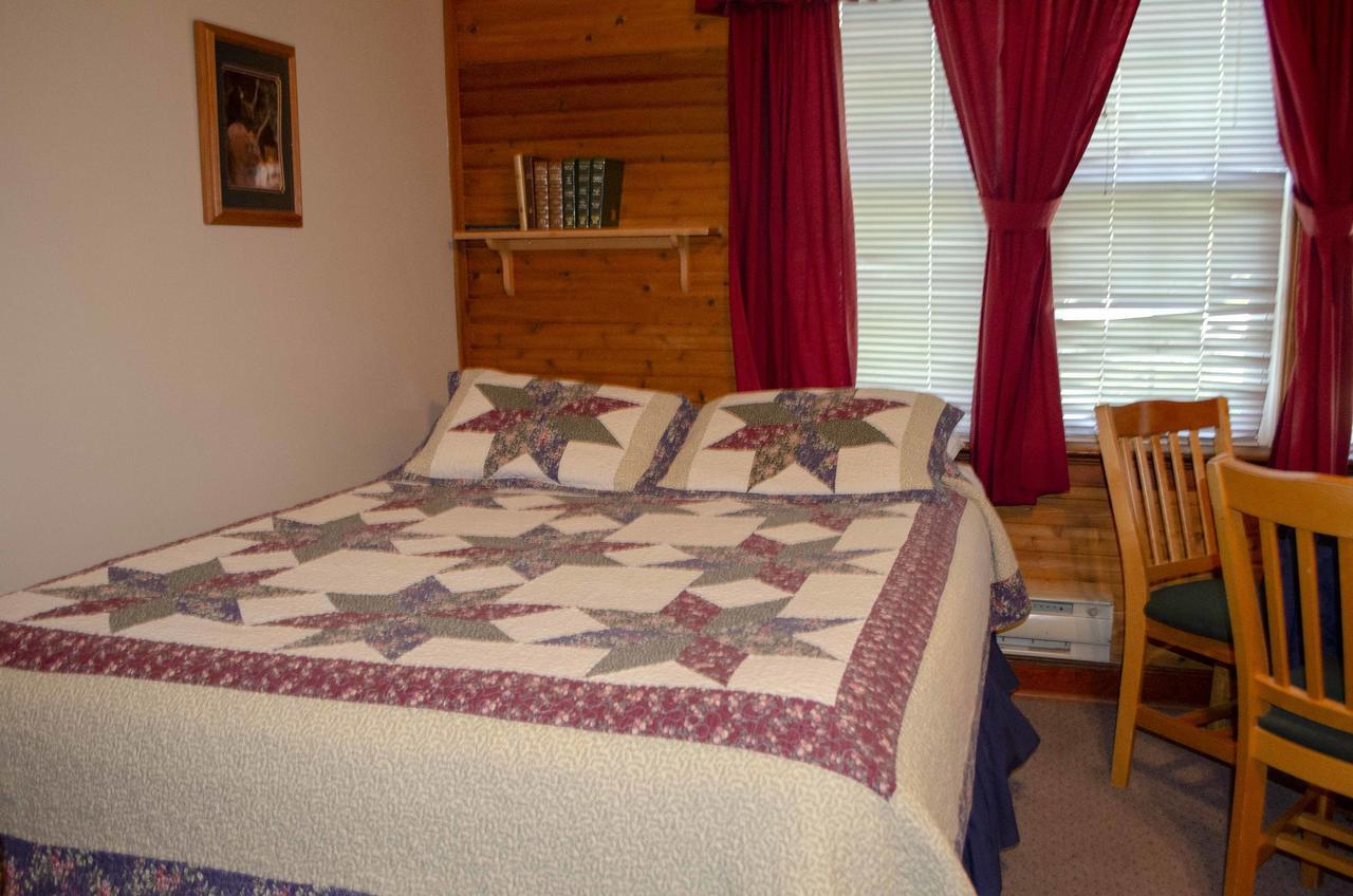 Crandell Mountain Lodge Уотъртън Парк Екстериор снимка