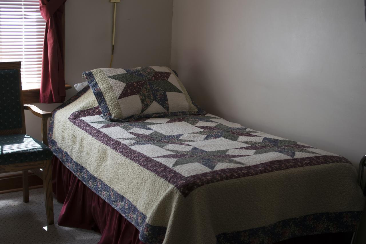 Crandell Mountain Lodge Уотъртън Парк Екстериор снимка