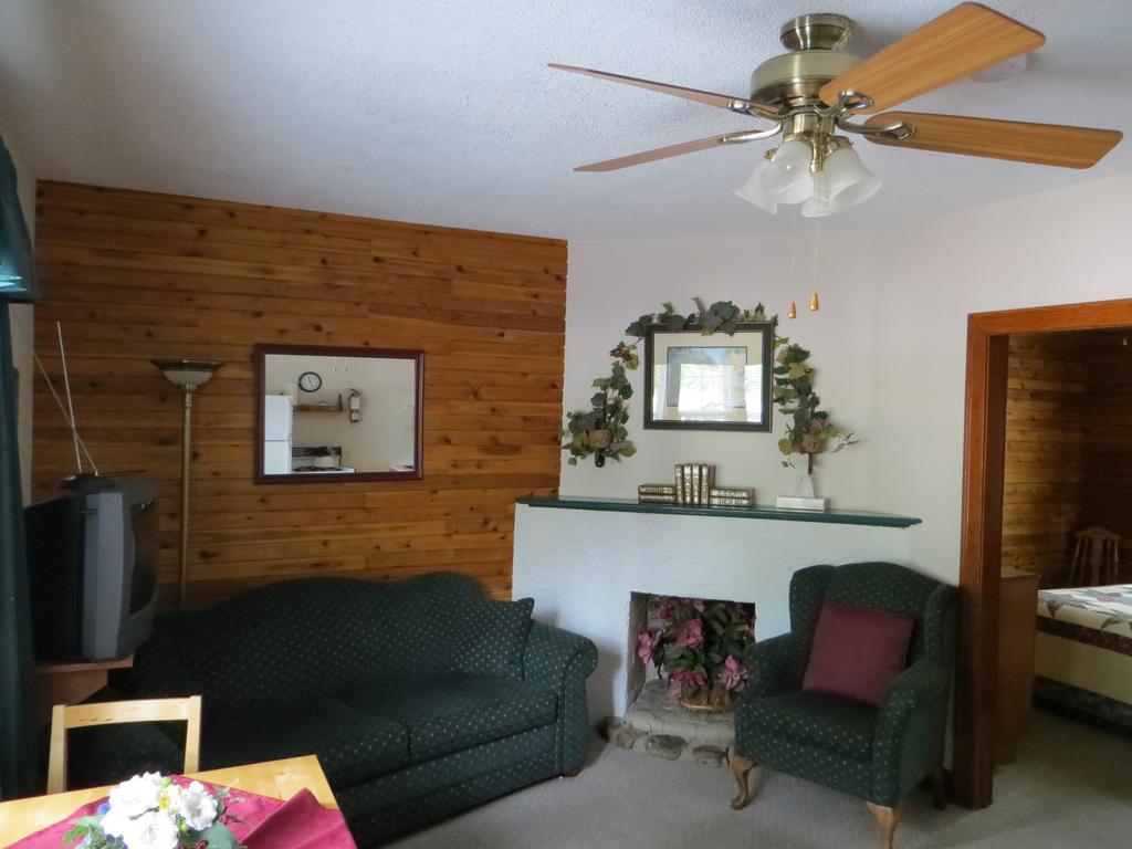 Crandell Mountain Lodge Уотъртън Парк Екстериор снимка