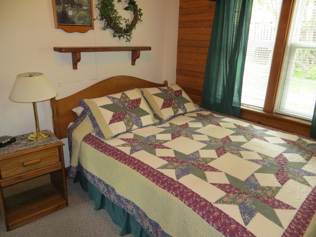 Crandell Mountain Lodge Уотъртън Парк Екстериор снимка