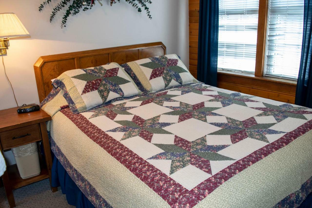 Crandell Mountain Lodge Уотъртън Парк Екстериор снимка