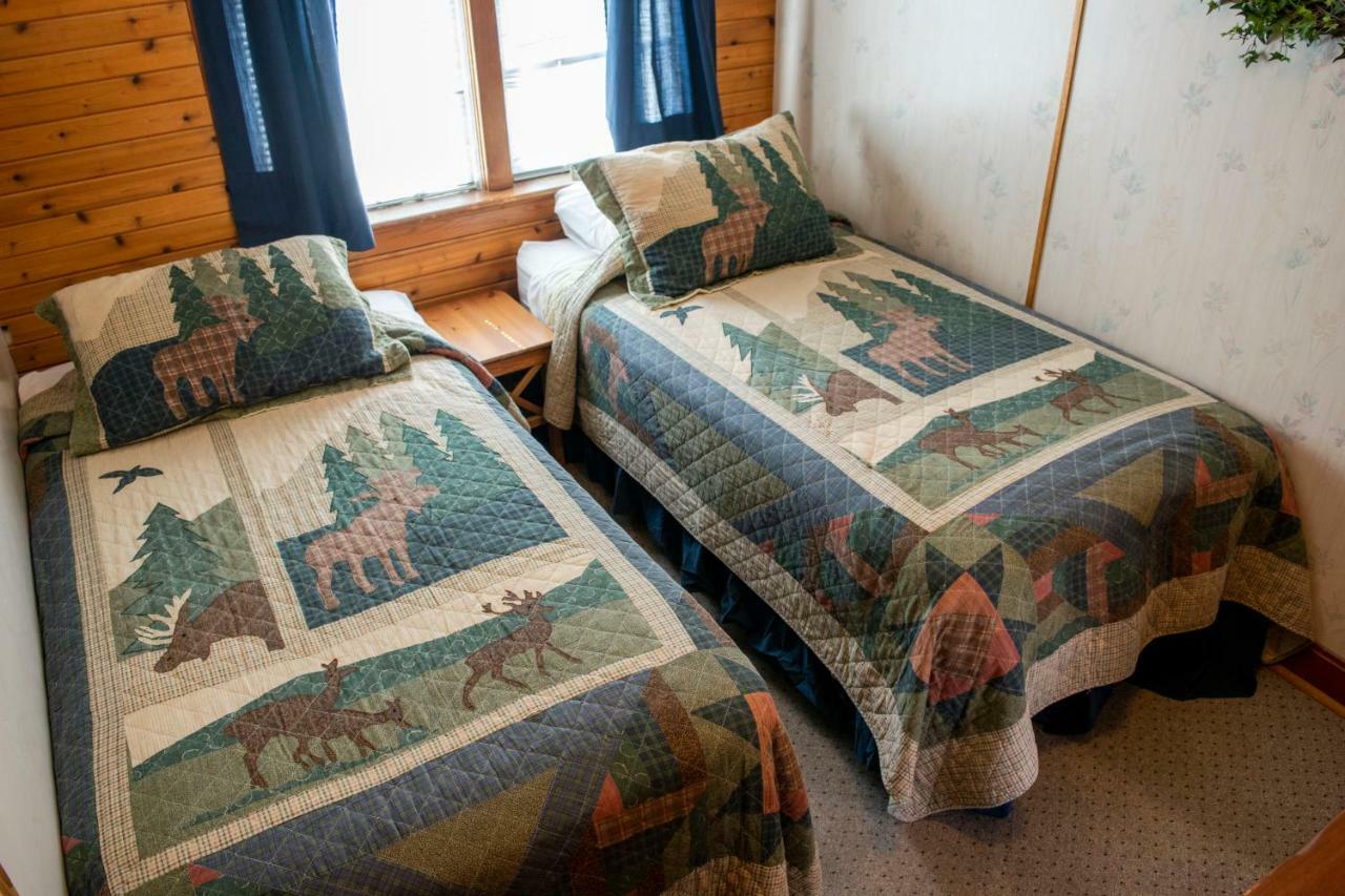 Crandell Mountain Lodge Уотъртън Парк Екстериор снимка