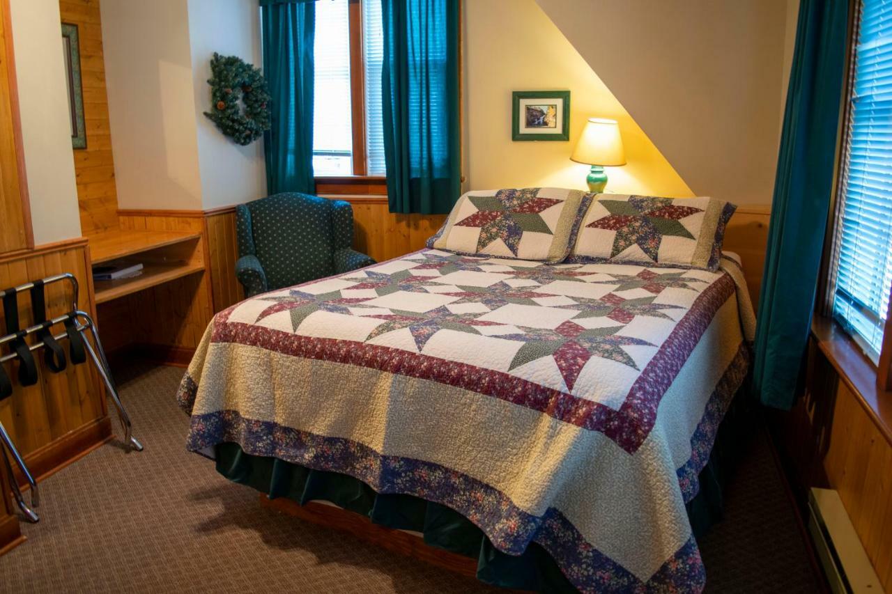 Crandell Mountain Lodge Уотъртън Парк Екстериор снимка