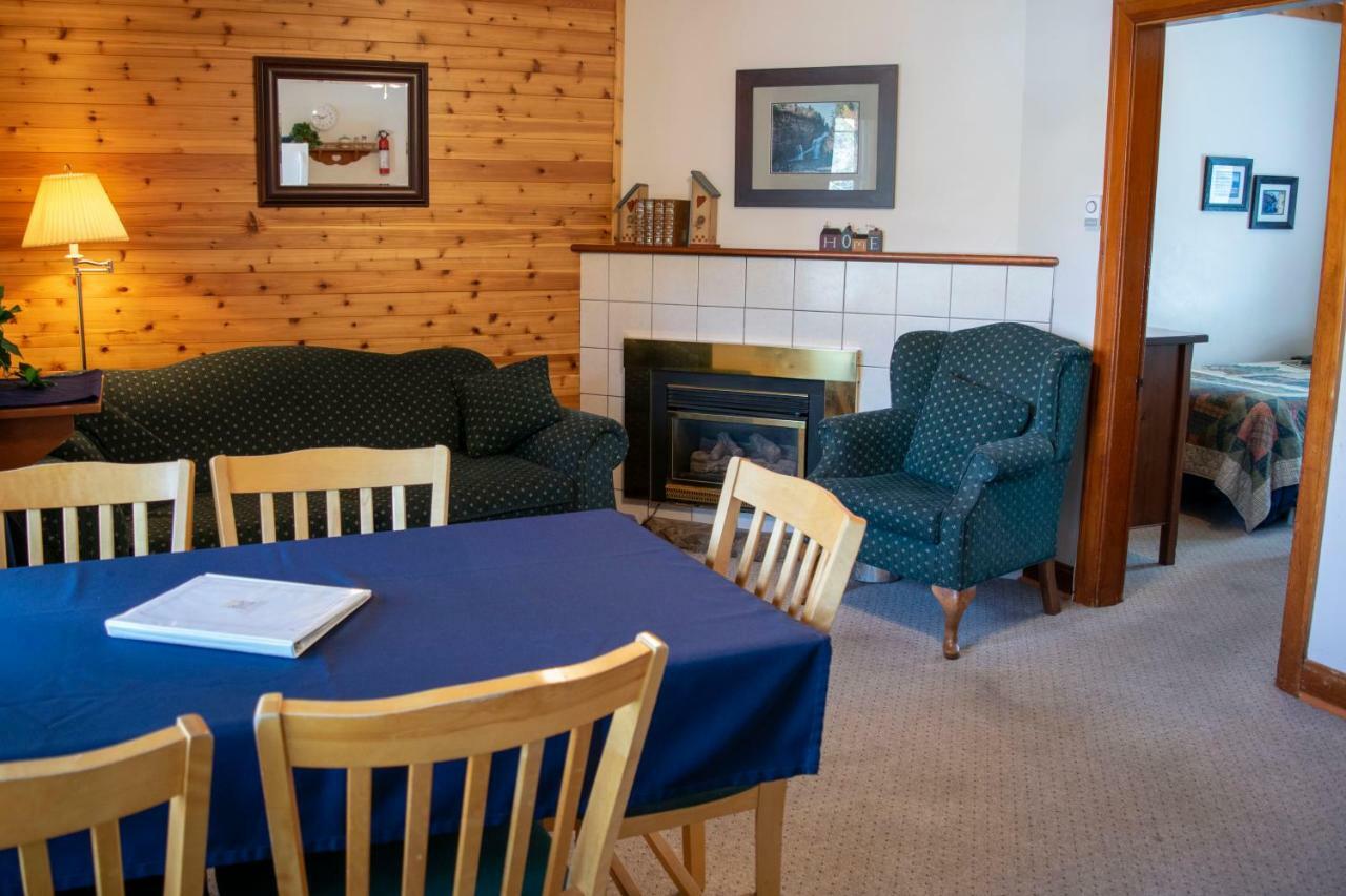 Crandell Mountain Lodge Уотъртън Парк Екстериор снимка
