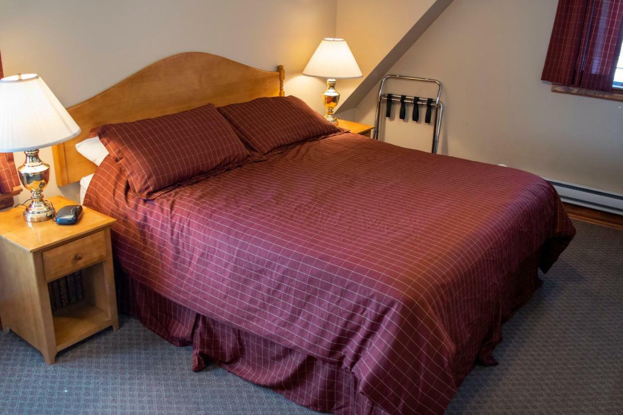 Crandell Mountain Lodge Уотъртън Парк Екстериор снимка