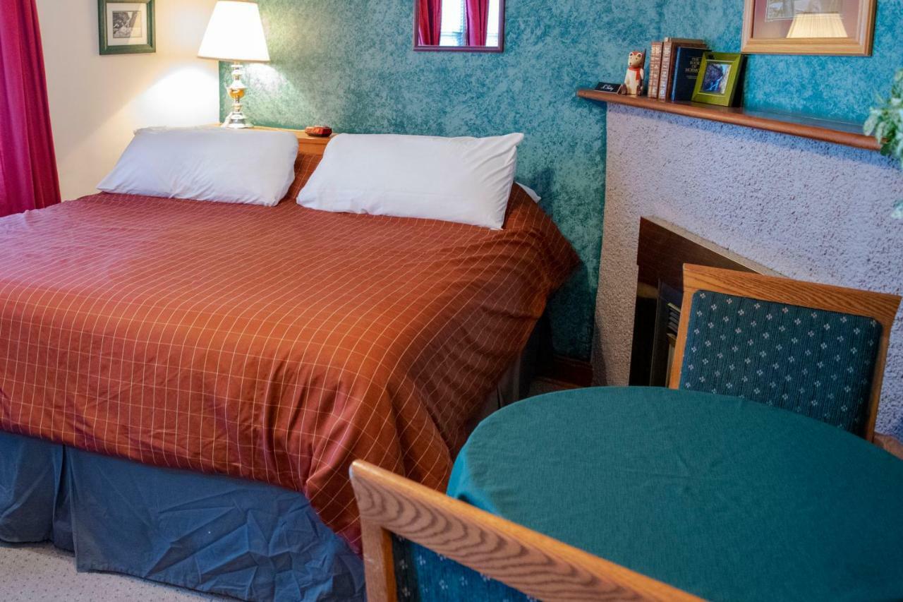 Crandell Mountain Lodge Уотъртън Парк Екстериор снимка