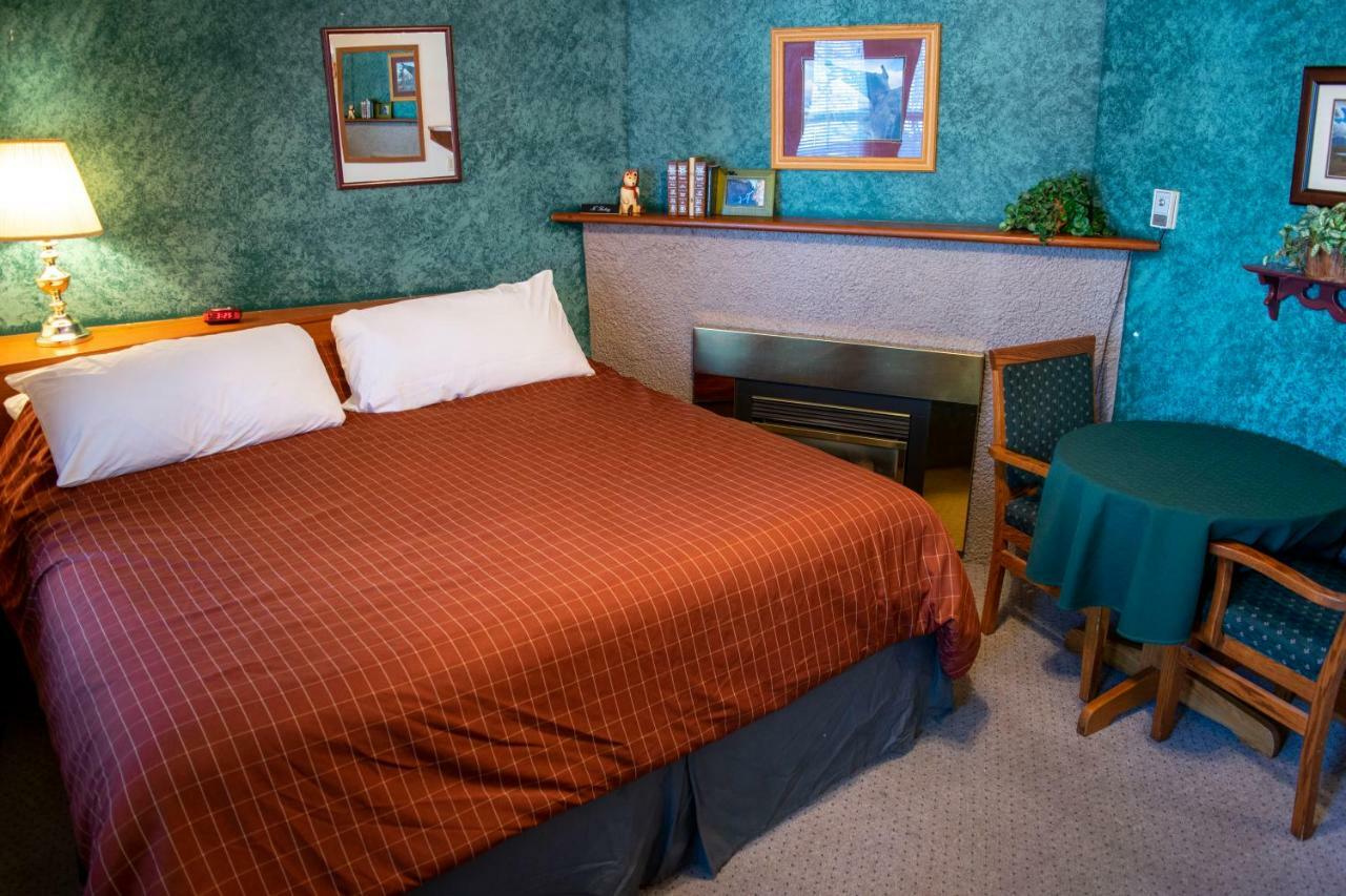 Crandell Mountain Lodge Уотъртън Парк Екстериор снимка