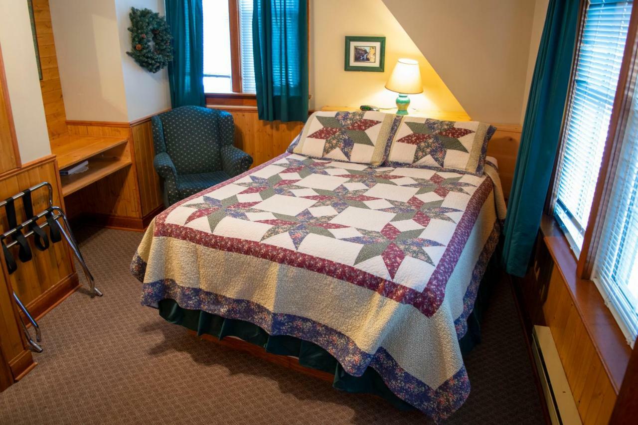 Crandell Mountain Lodge Уотъртън Парк Екстериор снимка