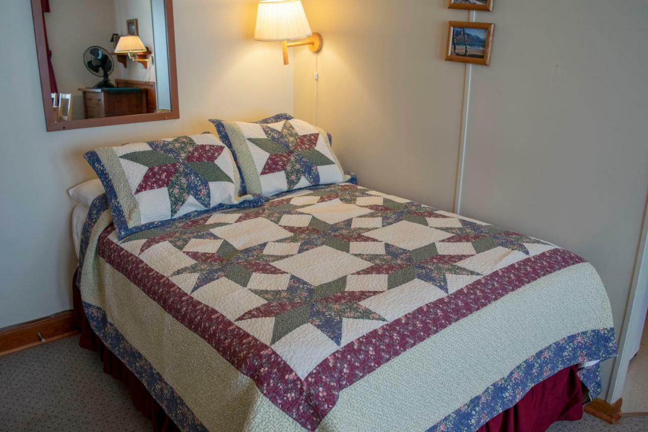 Crandell Mountain Lodge Уотъртън Парк Екстериор снимка